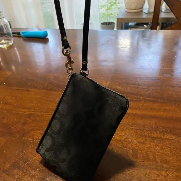Coach Wristlet Black - Picture 3 of 5